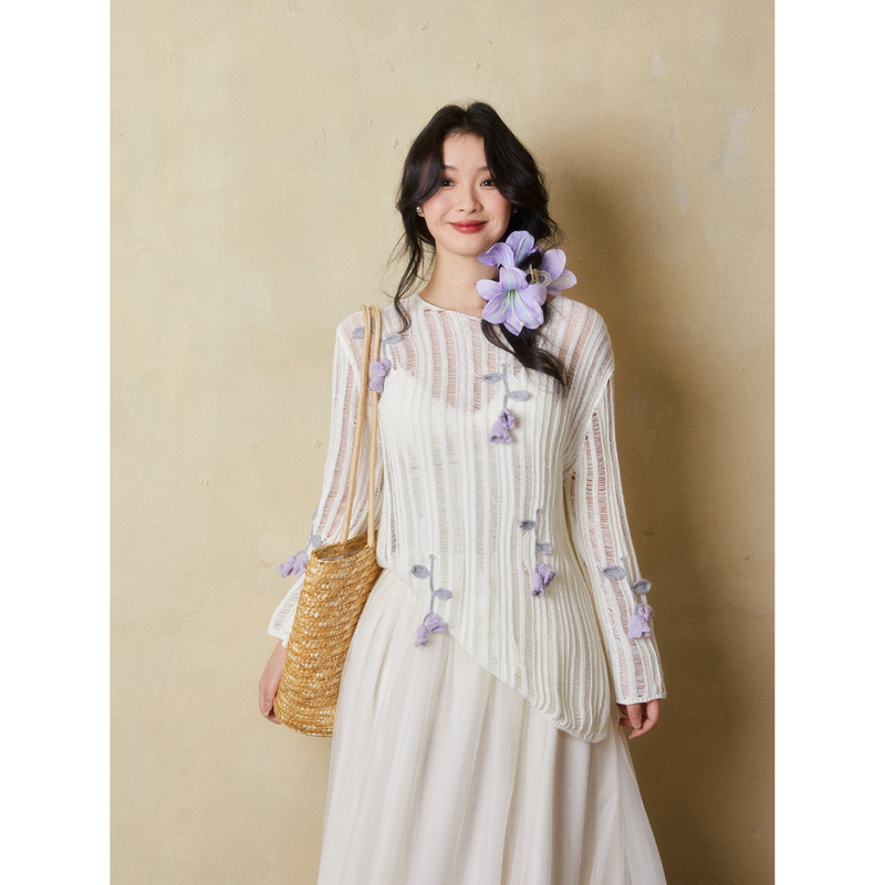 Li Buwan's French-Style Gentle Knitted Top with Three-Dimensional Floral Tulip Embroidery