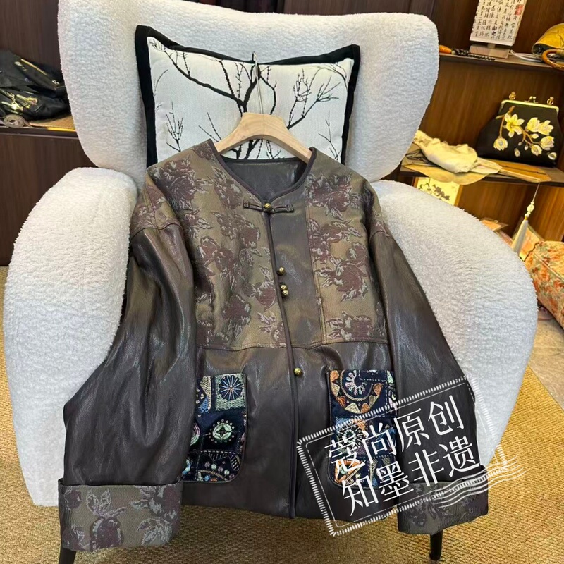 Autumn New Style, New Chinese Style, Loose and Slimming, Orchid Branch Pattern, Silk Round Neck, Spliced Elegant Jacket Autumn New Style, New Chinese Style, Loose and Slimming, Orchid Branch Pattern, Silk Round Neck, Spliced Elegant Jacket