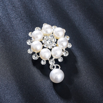 Light Luxury Style Pearl and Rhinestone Flower Brooch, Niche Design, Fashionable and Versatile, Anti-Exposure Decorative Pin for the Collar