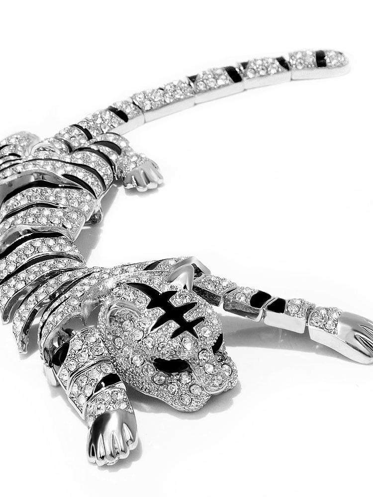 Heavy-Duty Original Exaggerated Tiger Brooch, Alloy Long Shawl Pin, Animal-Themed Bold Winter Clothing Accessory Decoration