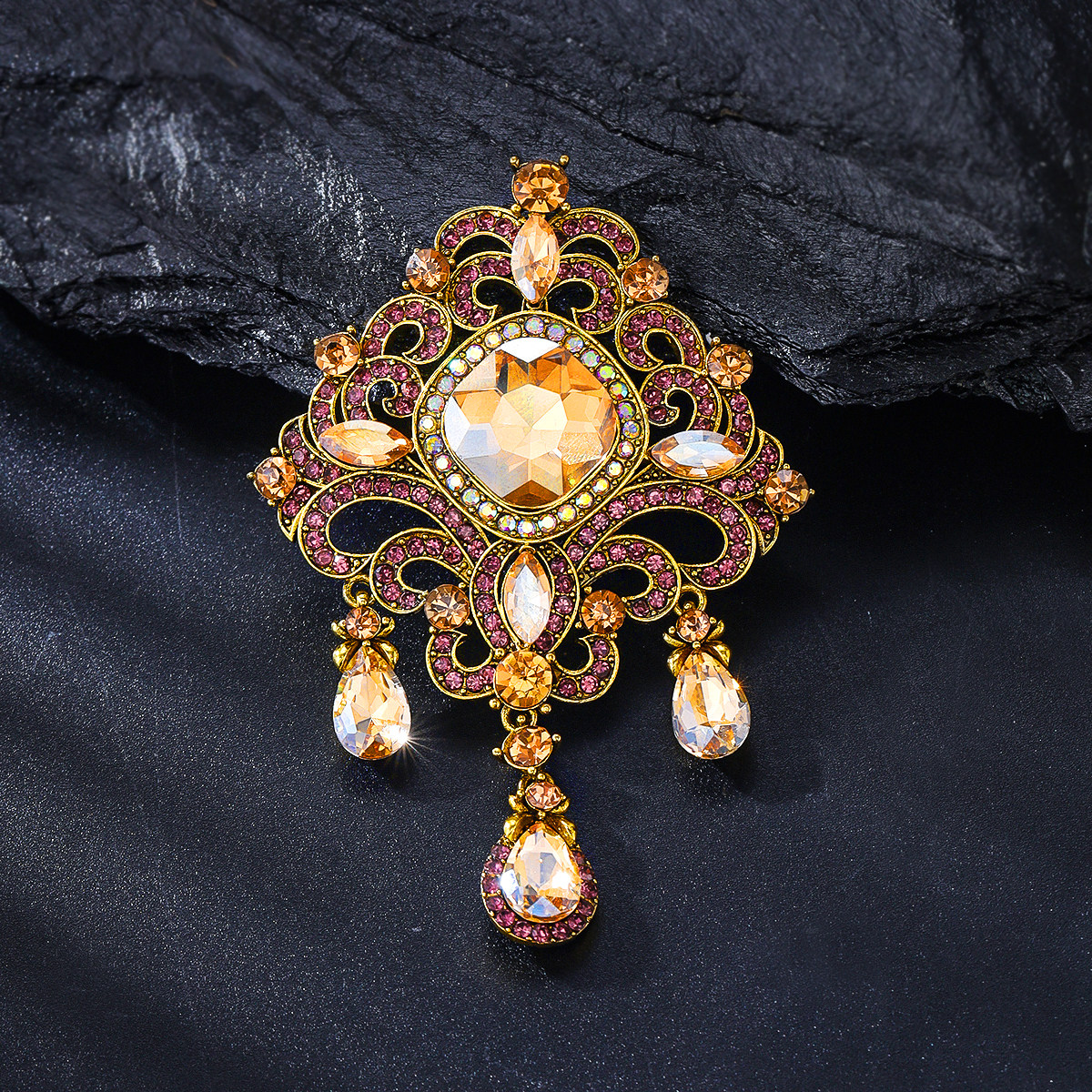 European and American Retro Light Luxury Palace-Style Brooch, Personalized Creative Crystal Glass Pendant, Suit Jacket Corsage Accessory