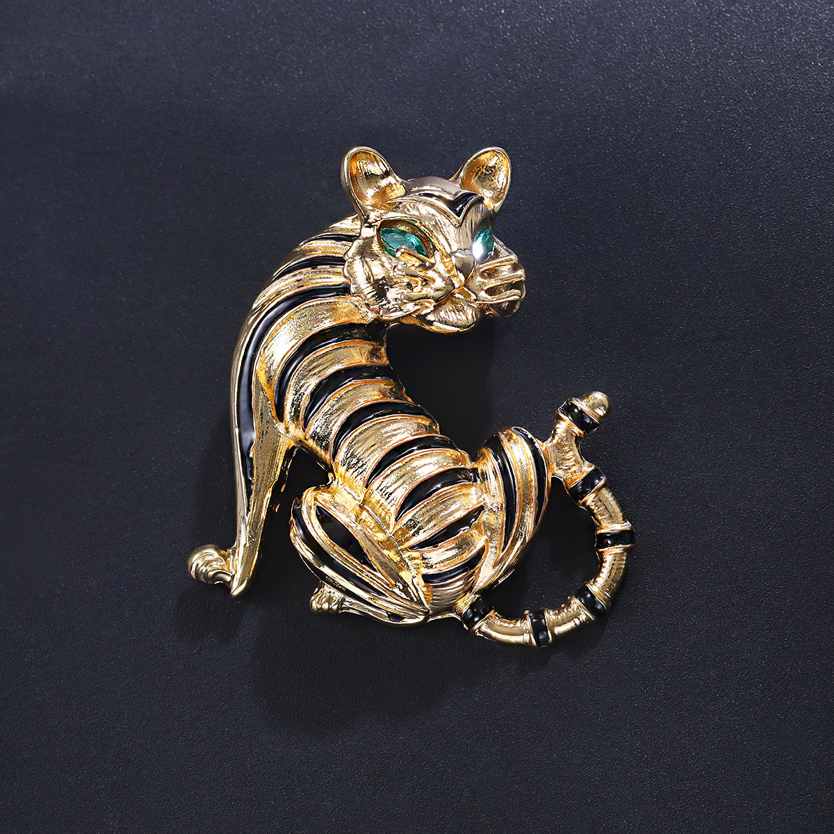 European and American Cross-Border Retro Creative Tiger Brooch, Personalized Trendy Animal Clothing Accessories, High-End Suit Badge