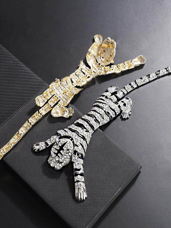 Heavy-Duty Original Exaggerated Tiger Brooch, Alloy Long Shawl Pin, Animal-Themed Bold Winter Clothing Accessory Decoration