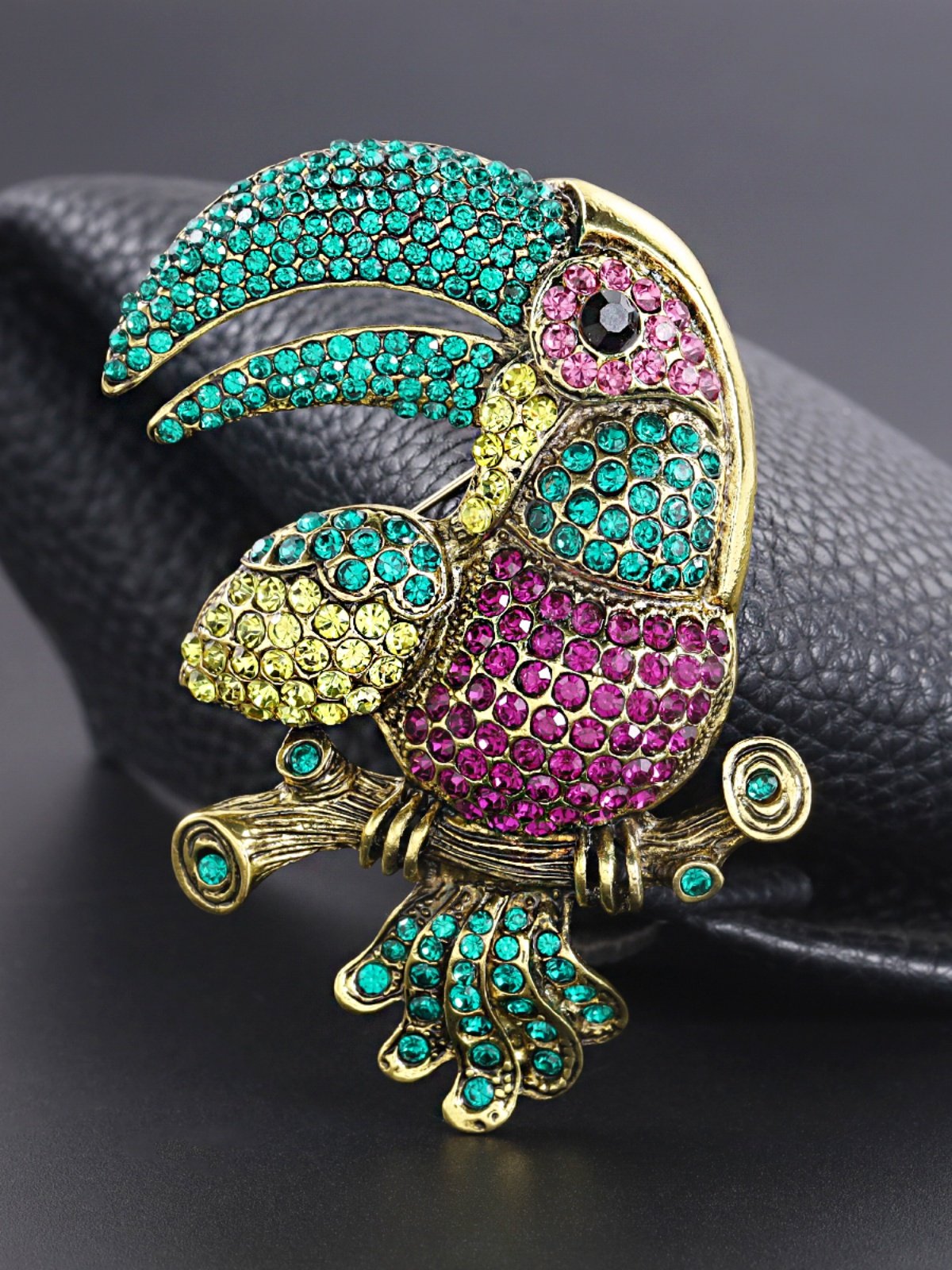 Exaggerated and Grandiose Animal Brooch with Full Rhinestone Alloy Design of a Toucan Parrot for Women, Suitable for Cross-Border Trade and Clothing Accessories