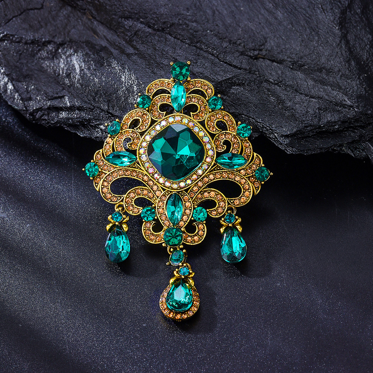 European and American Retro Light Luxury Palace-Style Brooch, Personalized Creative Crystal Glass Pendant, Suit Jacket Corsage Accessory