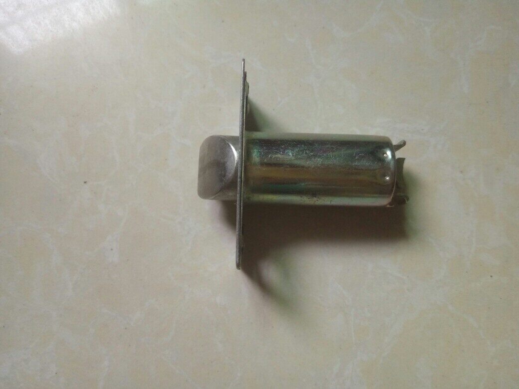 The spherical lock latch tongue (long tongue) is short