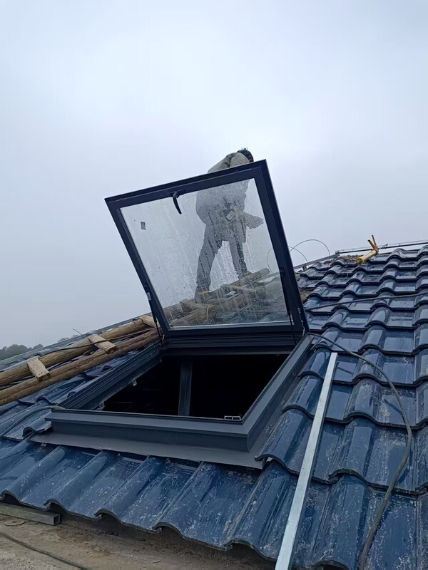 Aluminum Alloy Welded Drainage Board Skylight, Suitable for Use in Wooden Structures, Cement Structures, Steel Pipe Structures, and Tile Houses Aluminum Alloy Welded Drainage Board Skylight, Suitable for Use in Wooden Structures, Cement Structures, Steel Pipe Structures, and Tile Houses