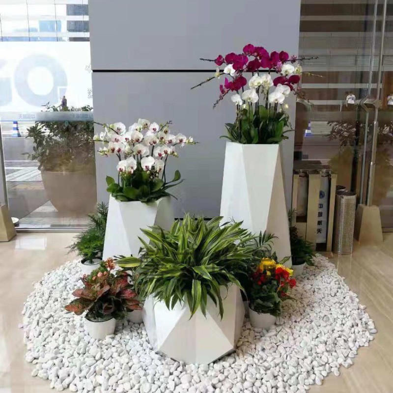 Wrought iron vase, new metal flower pot, creative new geometric flower pot, floor-to-ceiling large flower pot, irregular style