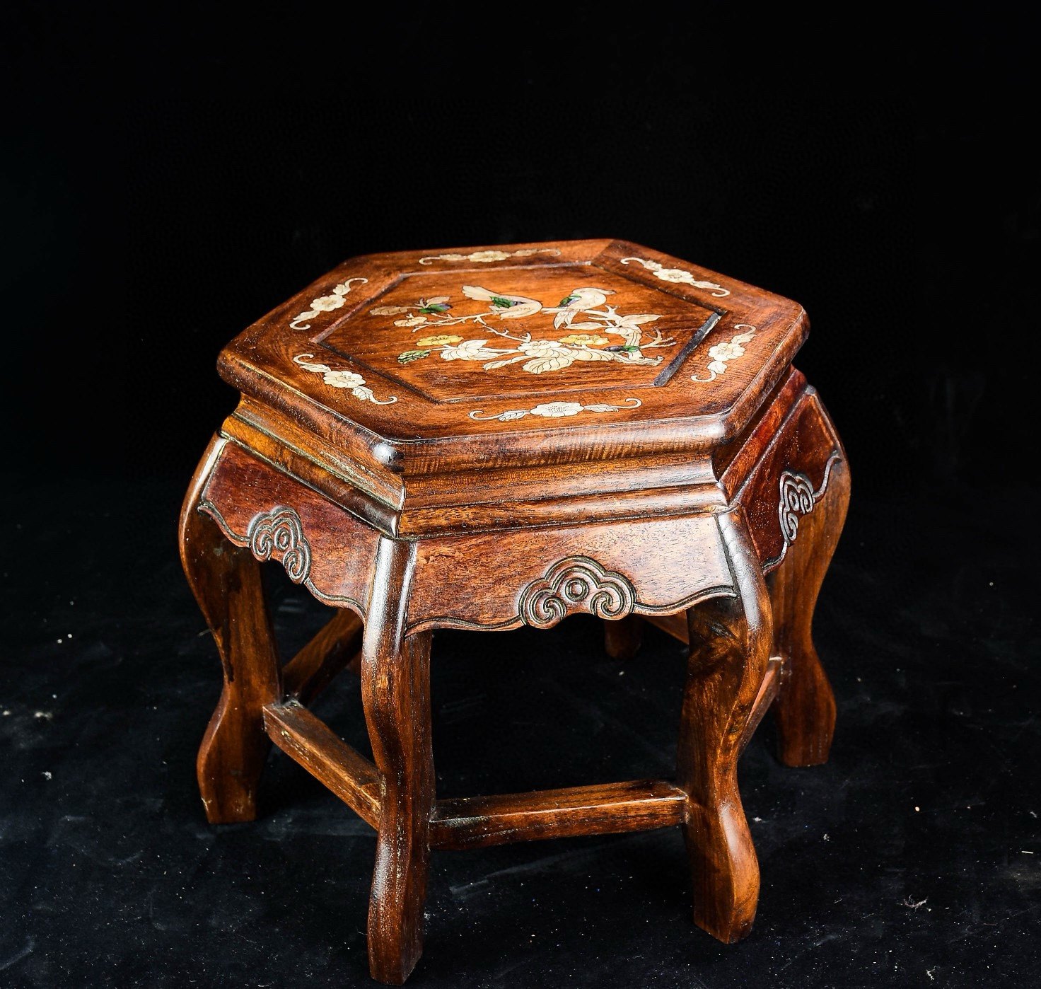 中国式 擬古 花梨木 彫刻 象嵌彩貝殻 鳥語花香 茶皿実木盆 古玩旧藏实木料花梨木镶嵌贝壳雕花小方凳中式款书房客厅小摆件