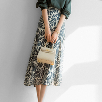 Mapping * Hong Kong light luxury womens skirt French split A- shaped print high waist irregular hip skirt