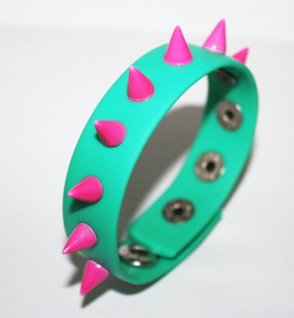 Fluorescent Pink Spiked Silicone Bracelet: Your Bold Street Style Edge - Detail image 3