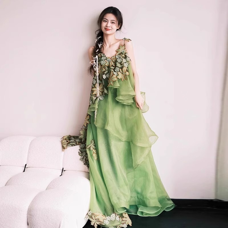 Green Forest-Style Morning Gown for Female Bride, Runaway Princess, Super Fairy-Like Engagement Evening Dress with a Unique Design, Niche, High-End Feel, and Elegant Temperament