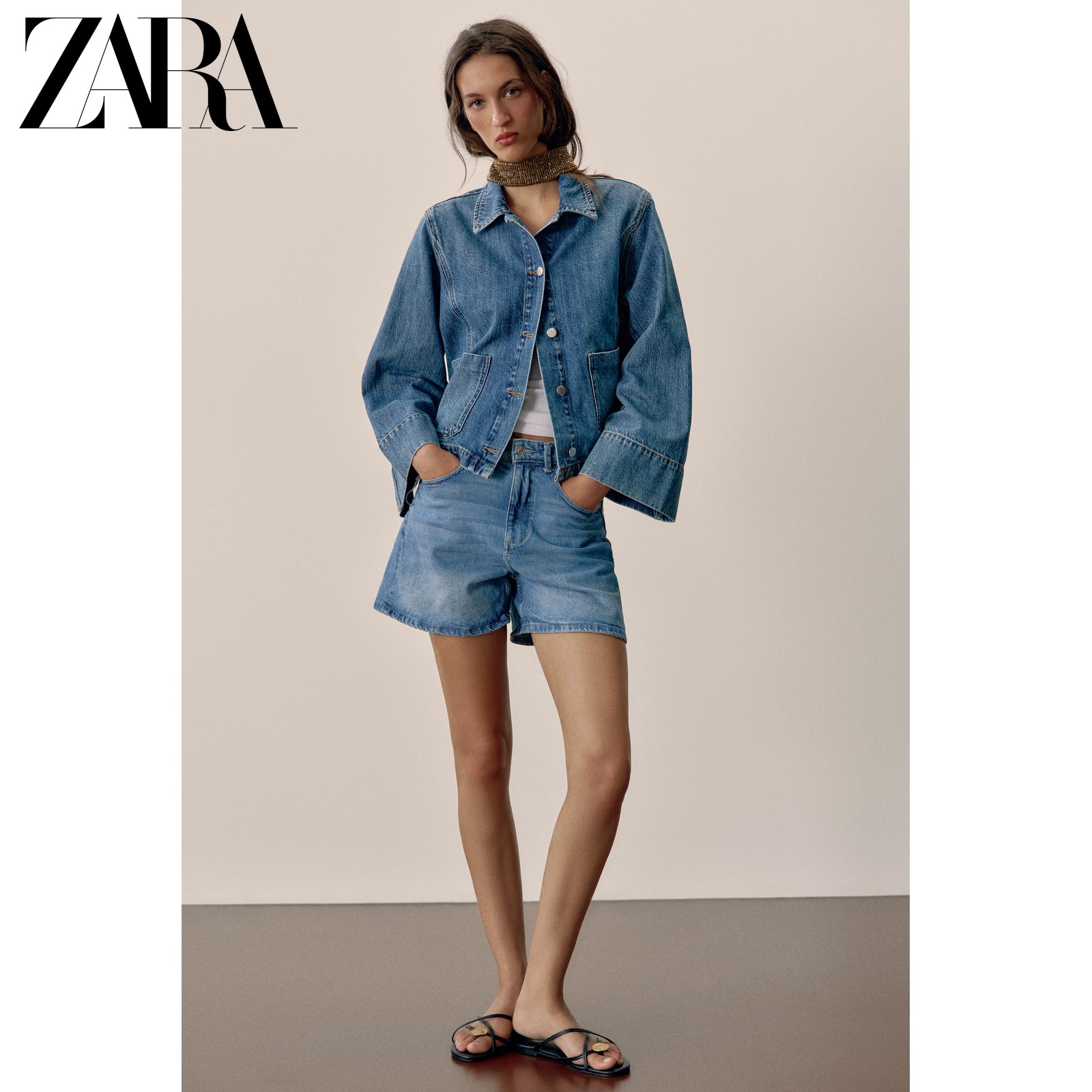 ZARA26 ранняя осень, новые товары, женская джинсовая куртка Z1975 с длинными рукавами и отворотом, короткая джинсовая куртка 7147230 427 Изображение 1