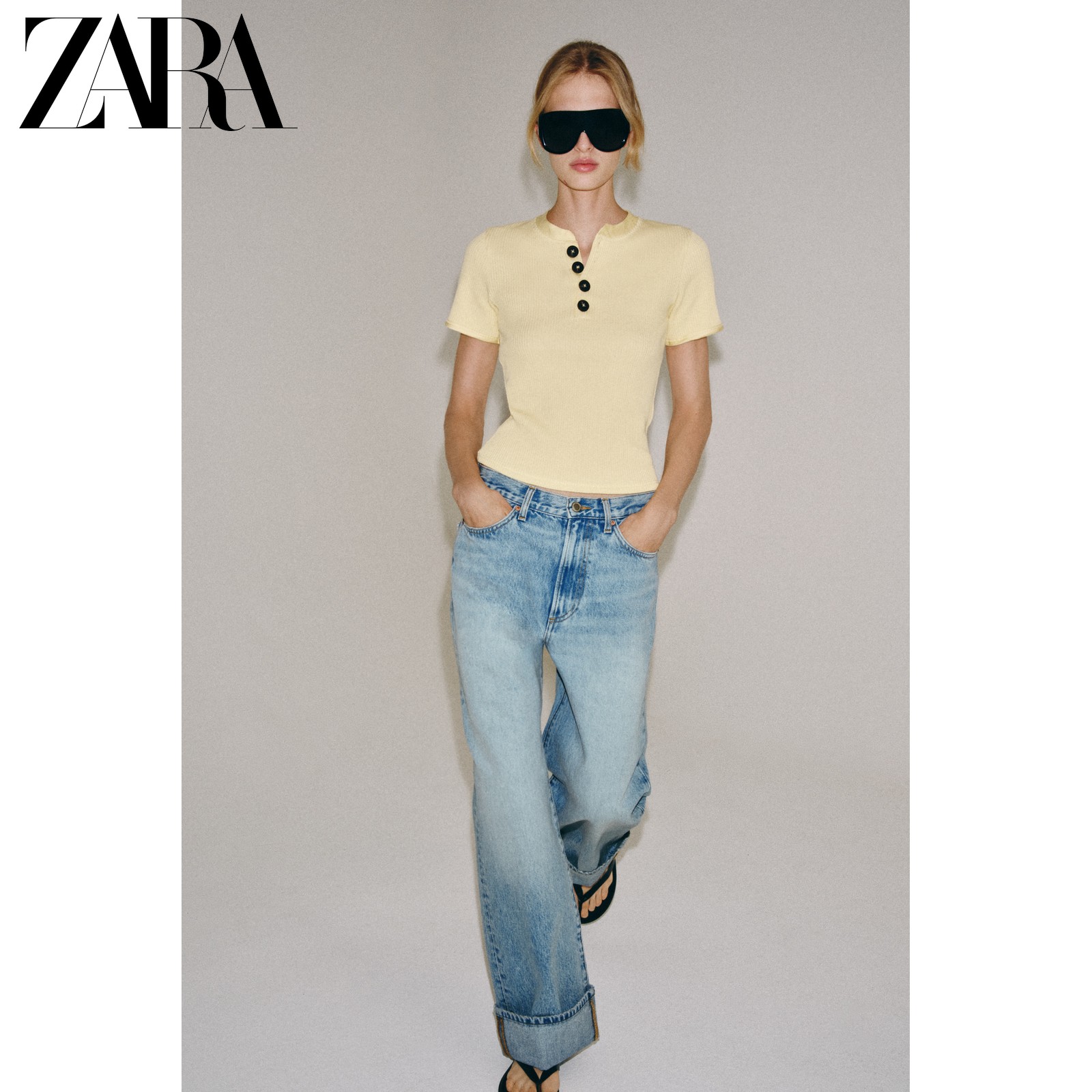 ZARA2026, новинка ранней осени, женская тонкая хлопковая футболка контрастного цвета с короткими рукавами и круглым вырезом на пуговицах 2298700 Изображение 1