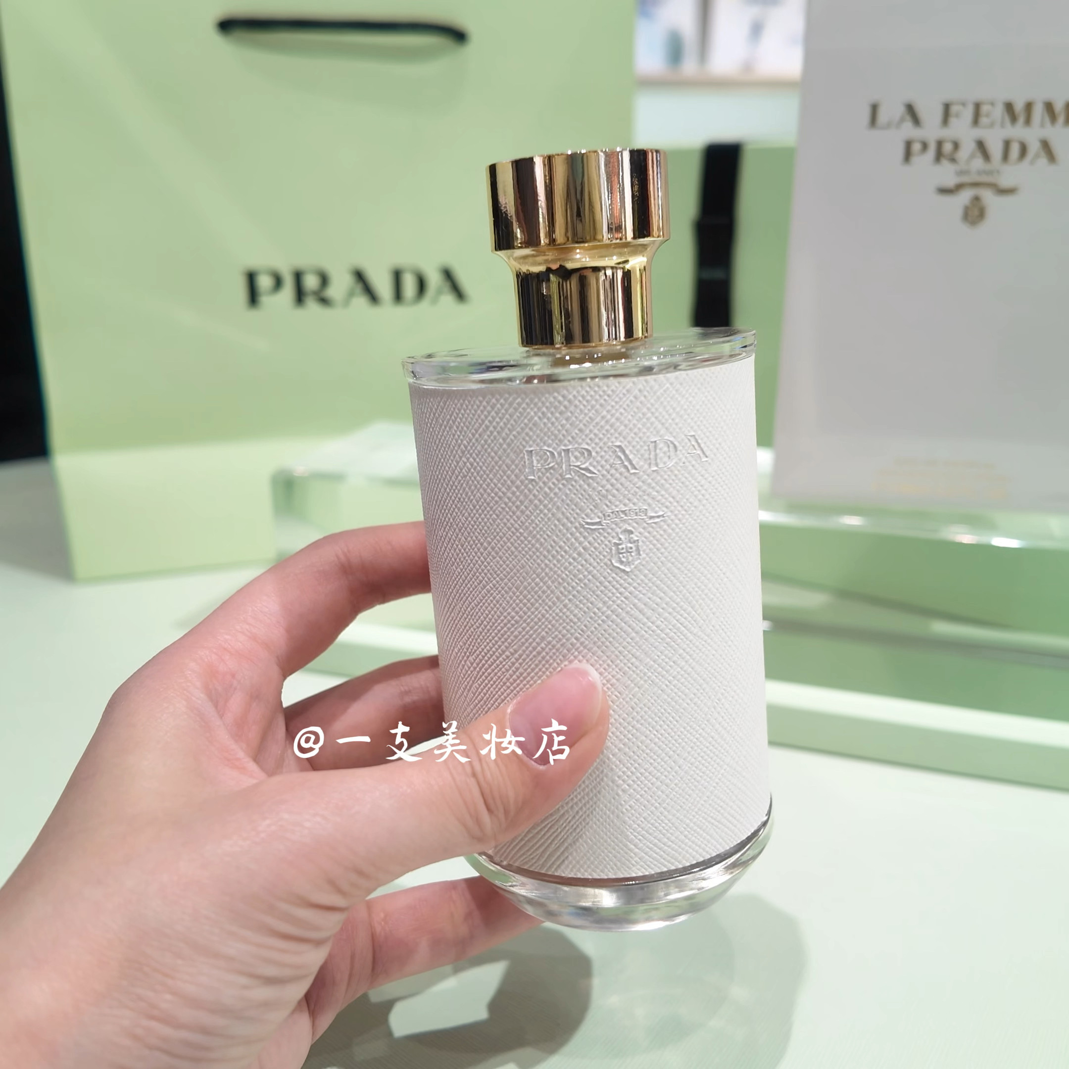 木质花香天花板】PRADA晚香淑女香水，黄皮也能驾驭的温柔气质_香水_
