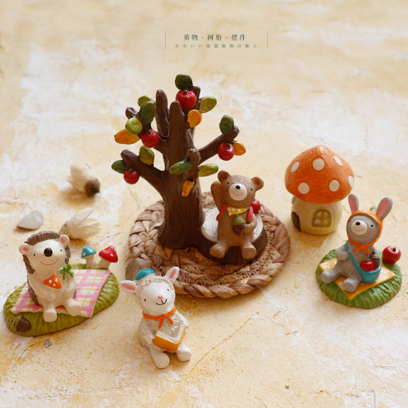 Red Apple Matter -- Japanese style zakka resin pendulum decorated mushrooms house lawn cute animal desktop swing piece