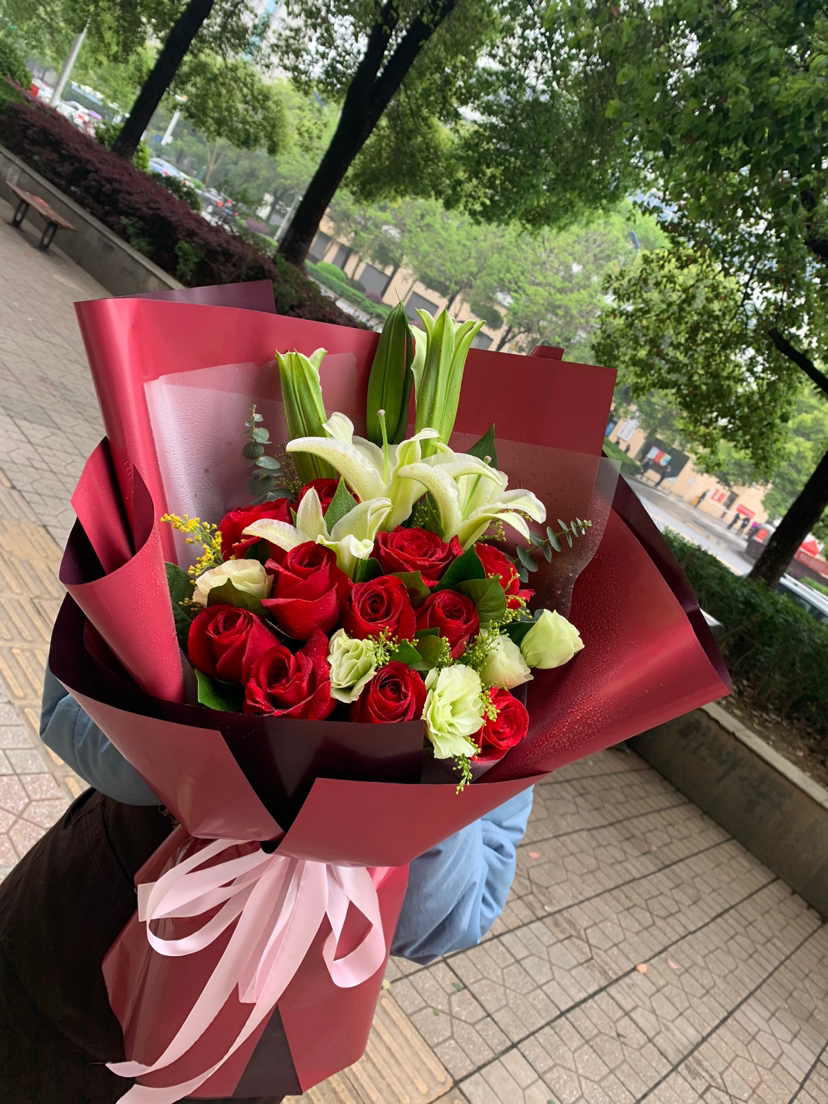 Tongcheng Distribution Kunming Qujing Yuxi Baoshan Flower Shop Zhaotong Lijiang Orders a flower Pu'er to send flowers Lincang flowers express