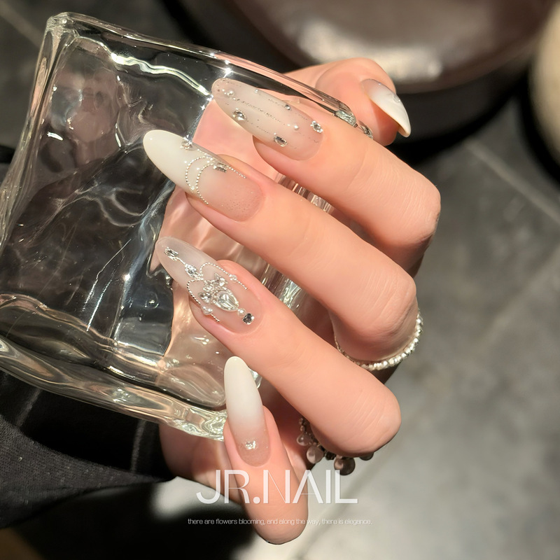 【Yuesha】Handmade Wearable Nails Nude Gradient Milky White Sparkling Diamond-Encrusted Wedding 2026 New Model High-End Light Luxury