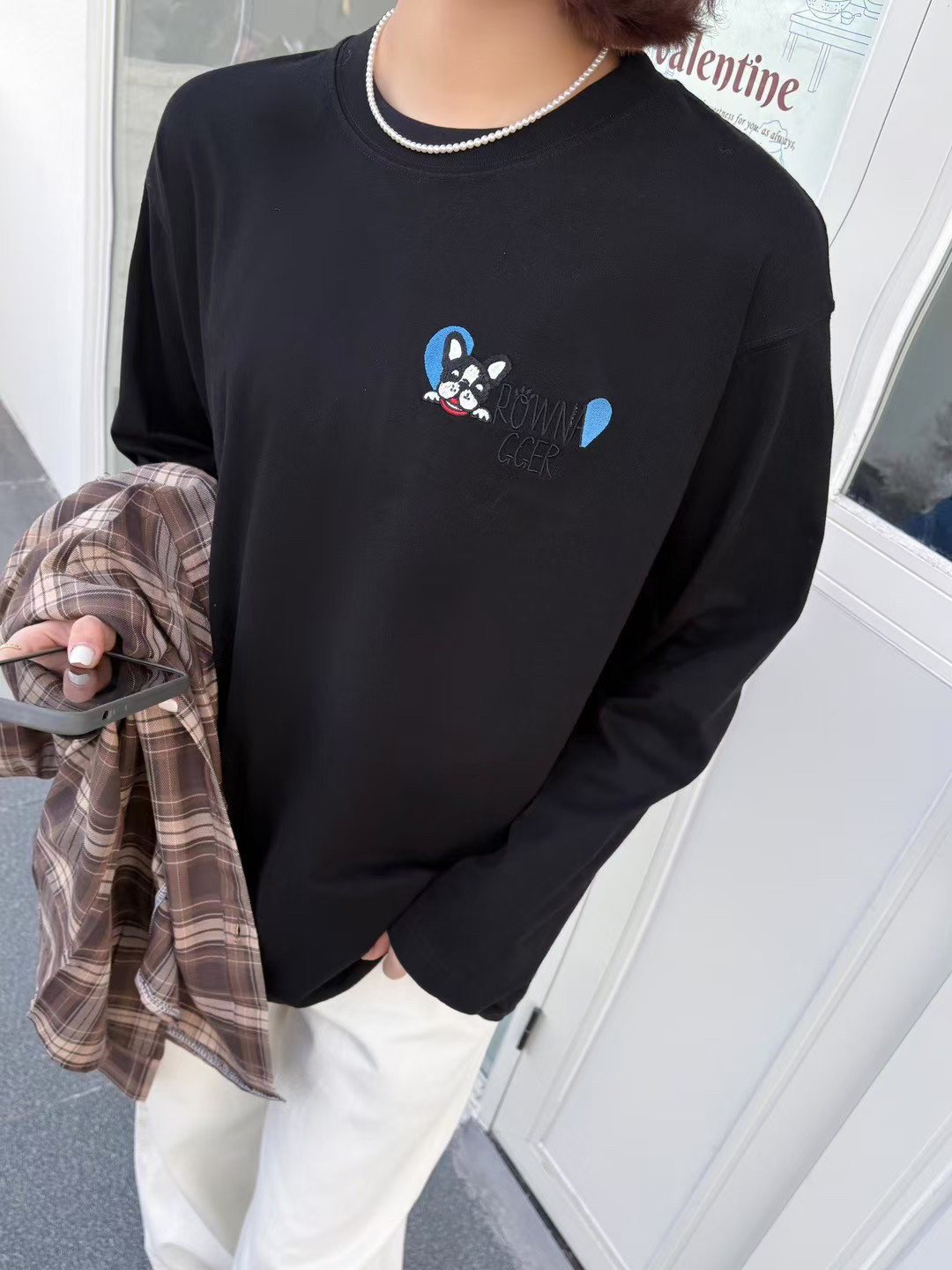 揭秘奢侈品牌T恤背后的成本：奢华背后的故事