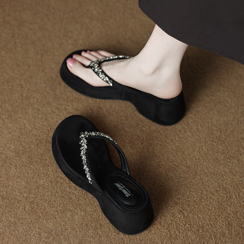 Hong Kong Genuine Leather Wedge Flip-Flops for Women, Summer Outdoor Wear, 2026 New Style, Very Attractive, Comfortable, Height-Increasing Sandals