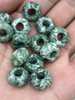 Зеленый точечный камень