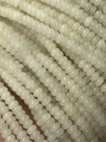 Кусочек молочно-белого опала