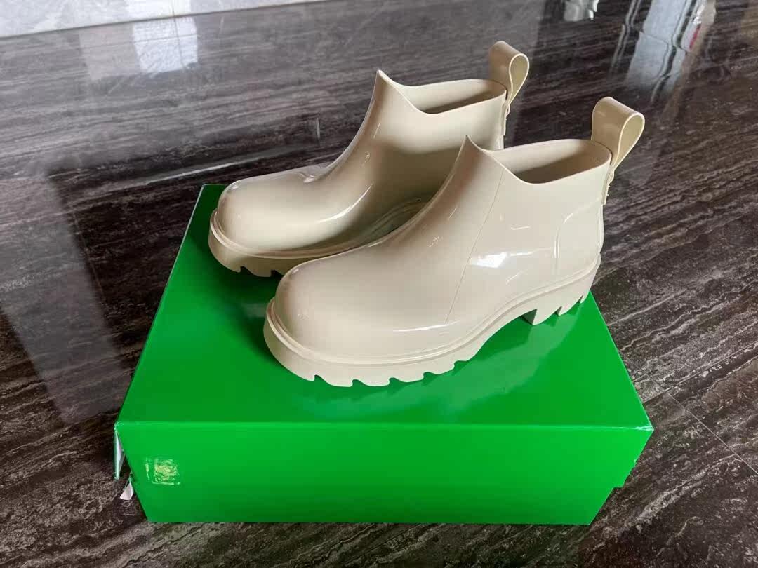 Anti-slip design Waterproof Rain Shoes Women 2022 Early spring New minimalist short cylinder Martin boots Mona AHigo same paragraph