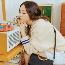 Star Zheng Xiujing the same 2021 autumn and winter V-neck one-shoulder sling two-wear loose sweater short sweater trend