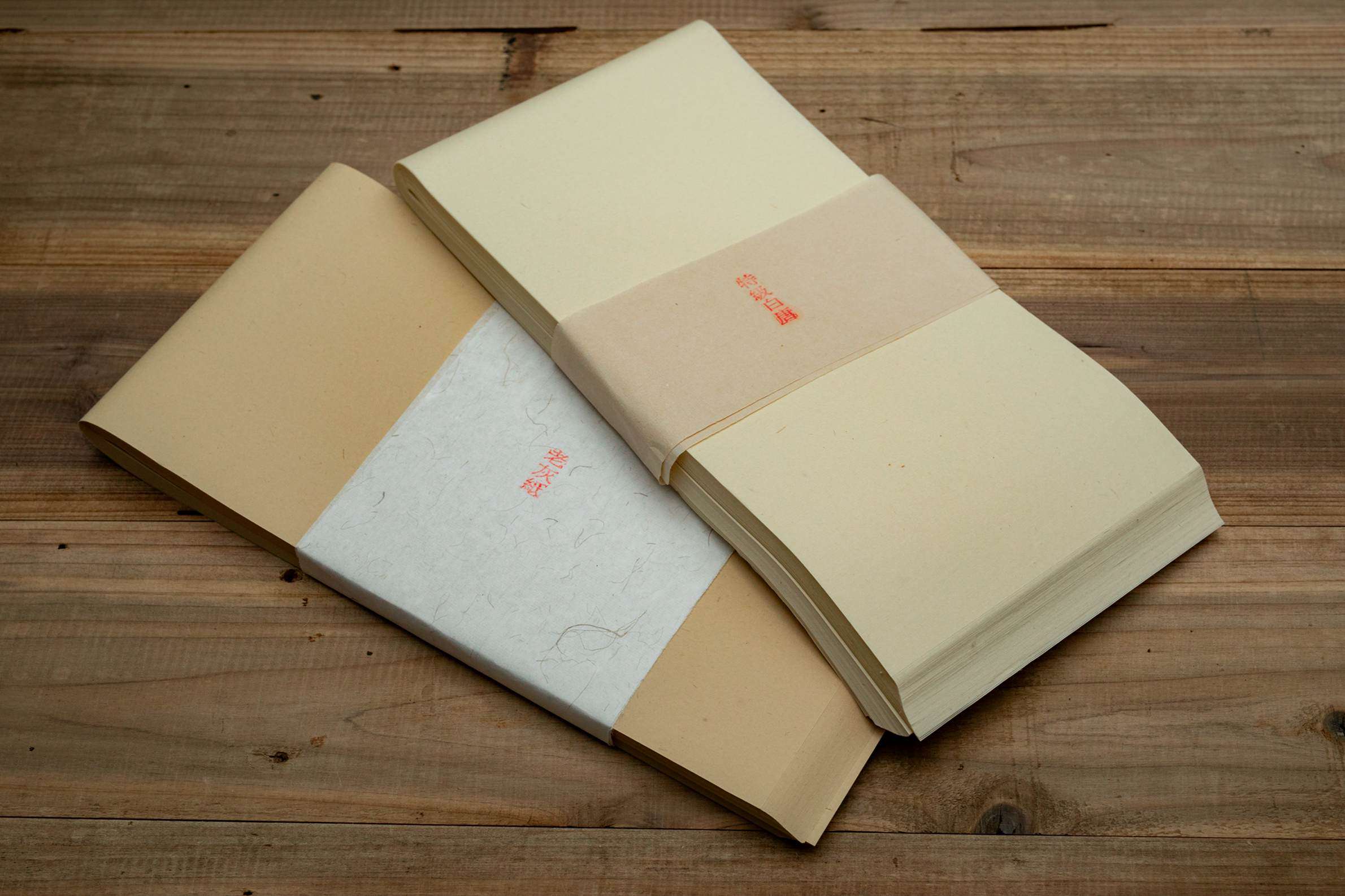 Bamboo paper of various sizes for the special-grade white Tang and old gray paper of Cai's paper workshop