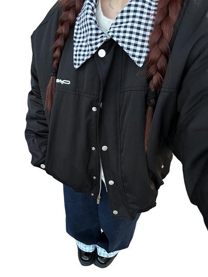 Amerikanische gespleißte schwarze Jacke für Damen Frühling und Herbst 2026, neuer Stil, einzigartiges und super gut aussehendes Arbeitskleidungs-Baseball-Uniform-Oberteil