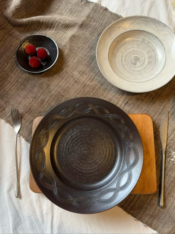 Three Meals Four Seasons | Pinkyung Ancient Black Handmade Wave Pattern Large Steak Plate