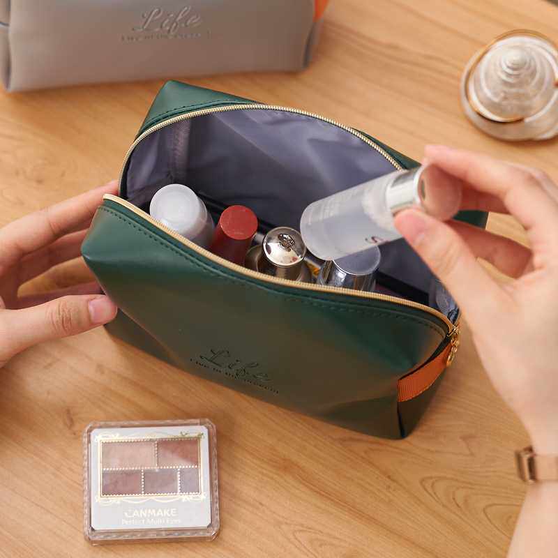 Cosmetics storage bag female portable trumpet 2020 new super fire small grade sense simple portable mini lipstick bag