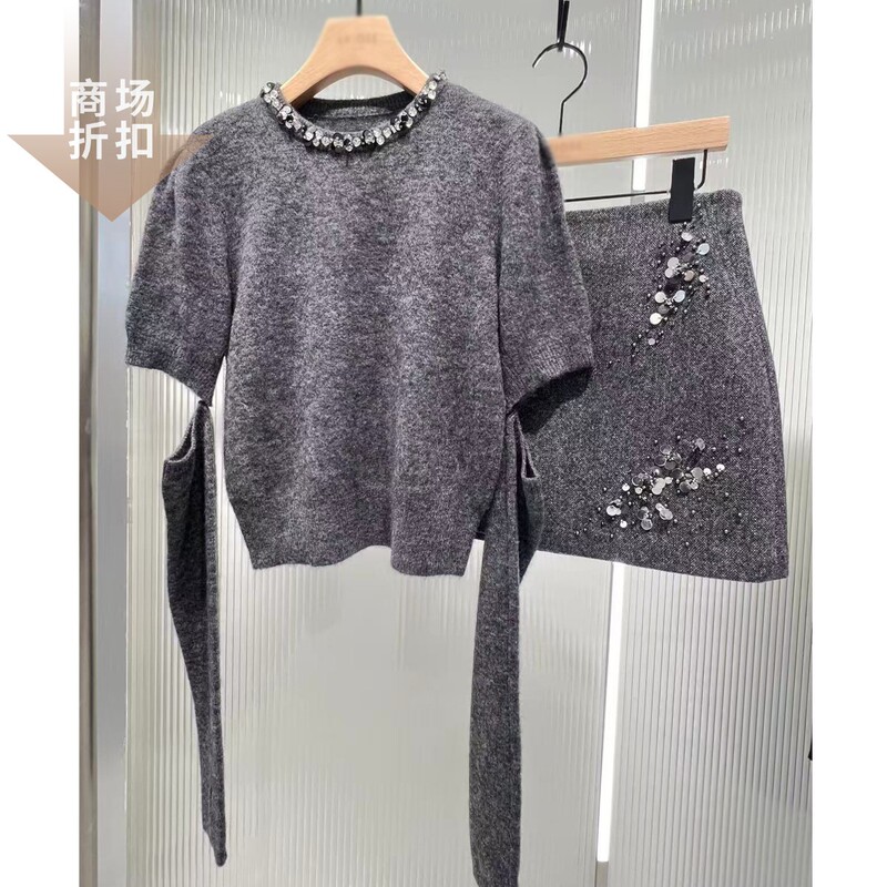 The Same Style as the Mall's Ainuoshangyi 2025 Handmade Sequin Beaded Round Neck Sweater and Skirt Set