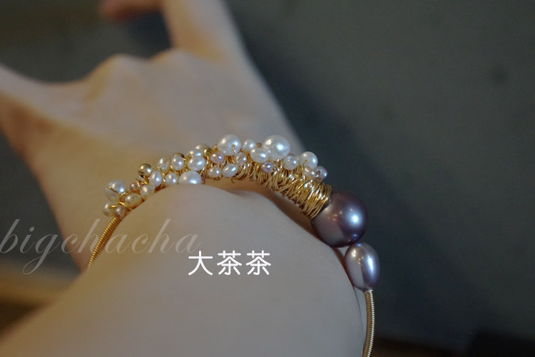 The pearls are gentle and you are too American Baroque sea pearl elastic bracelet. 