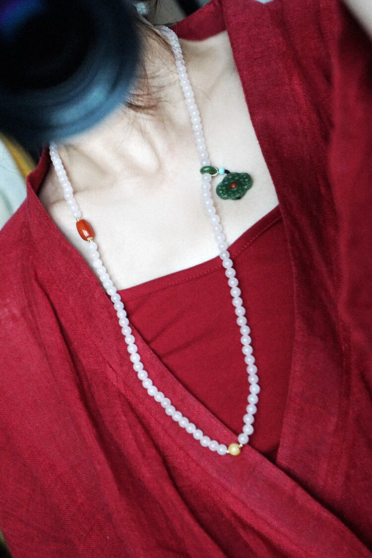 No words snow and ice for the heat and field jade candy lotus root ice overdraft honey wax South red Beyyu Ruyi pendant around 4 laps