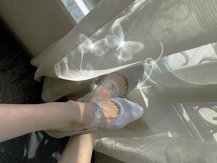 The ballet dream is that women all like light and soft massage soles that won't drop with the invisible Sox women's invisible socks