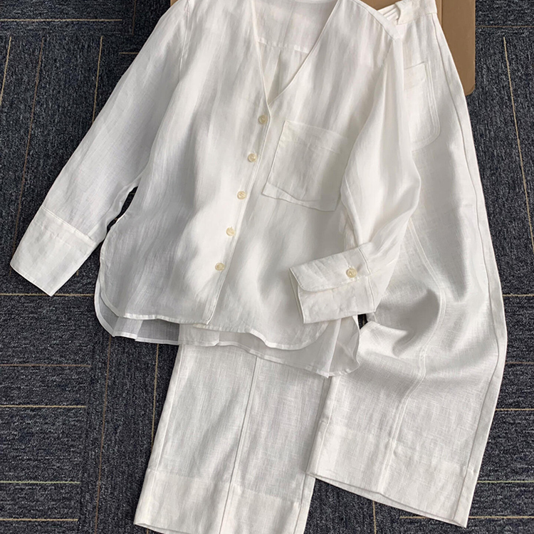 2026 Super Trendy Age-Reducing Autumn Outfit, a Complete Set of High-End Relaxed Style White Two-Piece Suit Pants for Women 2026 Super Trendy Age-Reducing Autumn Outfit, a Complete Set of High-End Relaxed Style White Two-Piece Suit Pants for Women