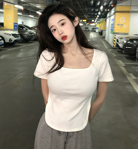 Летняя белая короткая приталенная футболка с коротким рукавом, размер, квадратный вырез, по фигуре