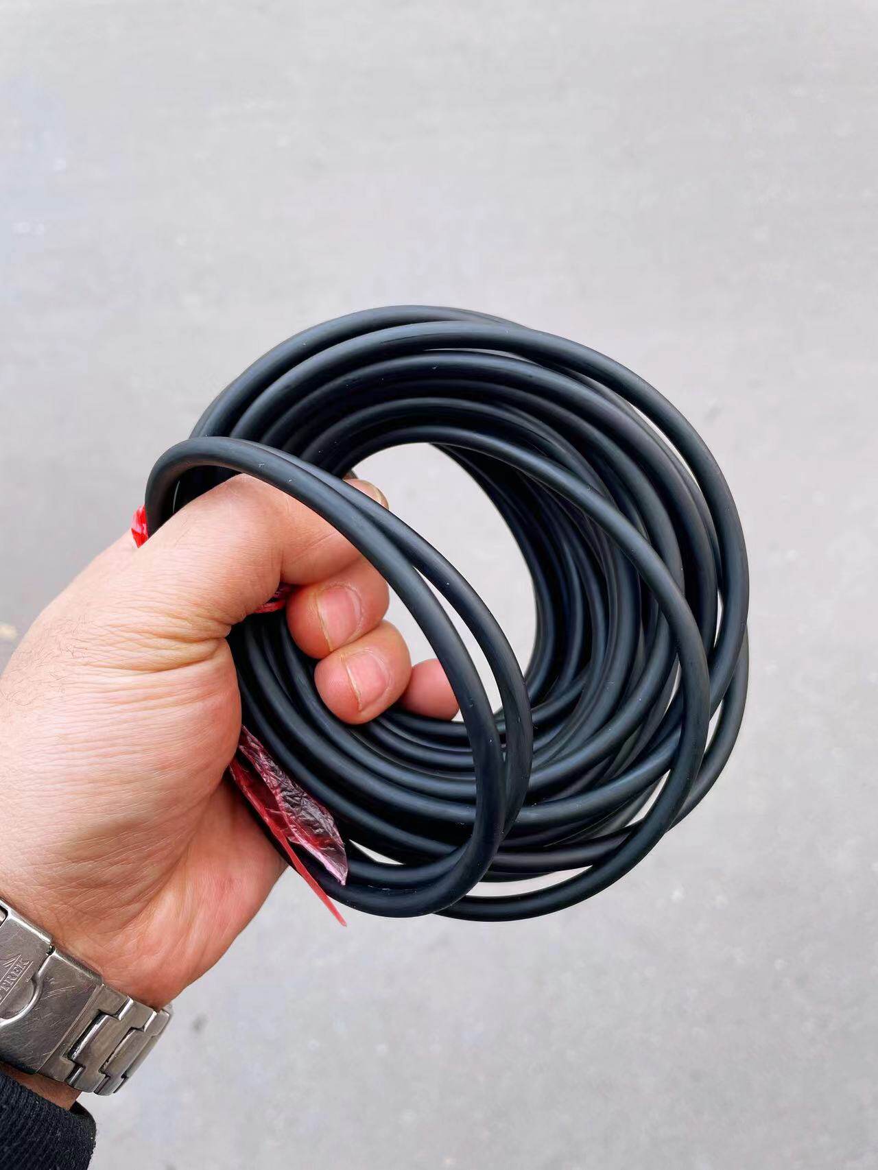 Violent black round leather gluten with leather pocket to bind the surrounding material.