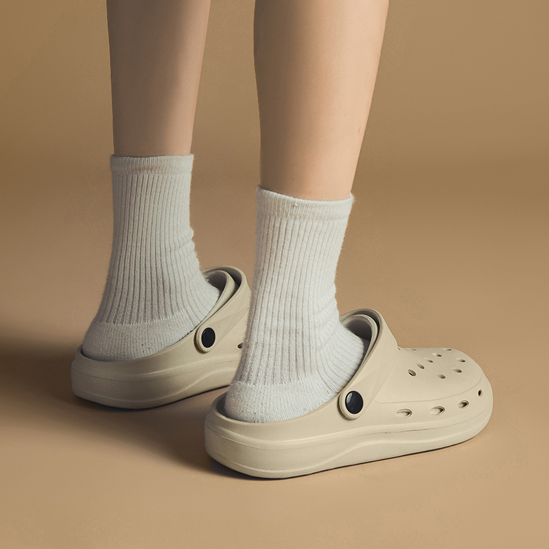 Women's Clogs for Autumn and Summer, Versatile for Outdoor Wear, Non-Slip, Couple's Closed-Toe Slippers, Nurse Beach Simple Operating Room Sandals