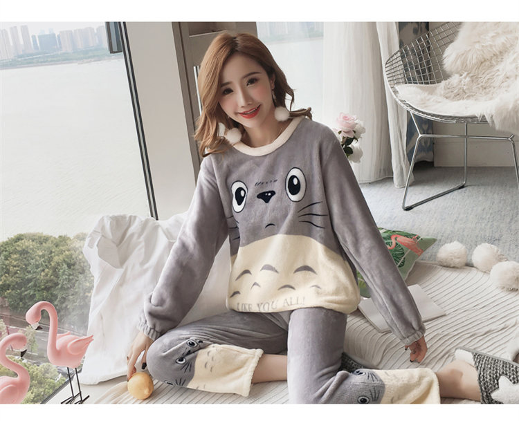 Phiên bản Hàn Quốc có thể mặc bên ngoài quần áo ấm mùa thu đông Các mẫu đồ ngủ của phụ nữ flannel Bộ đồ hai dây nhung dài tay màu san hô pijama nam