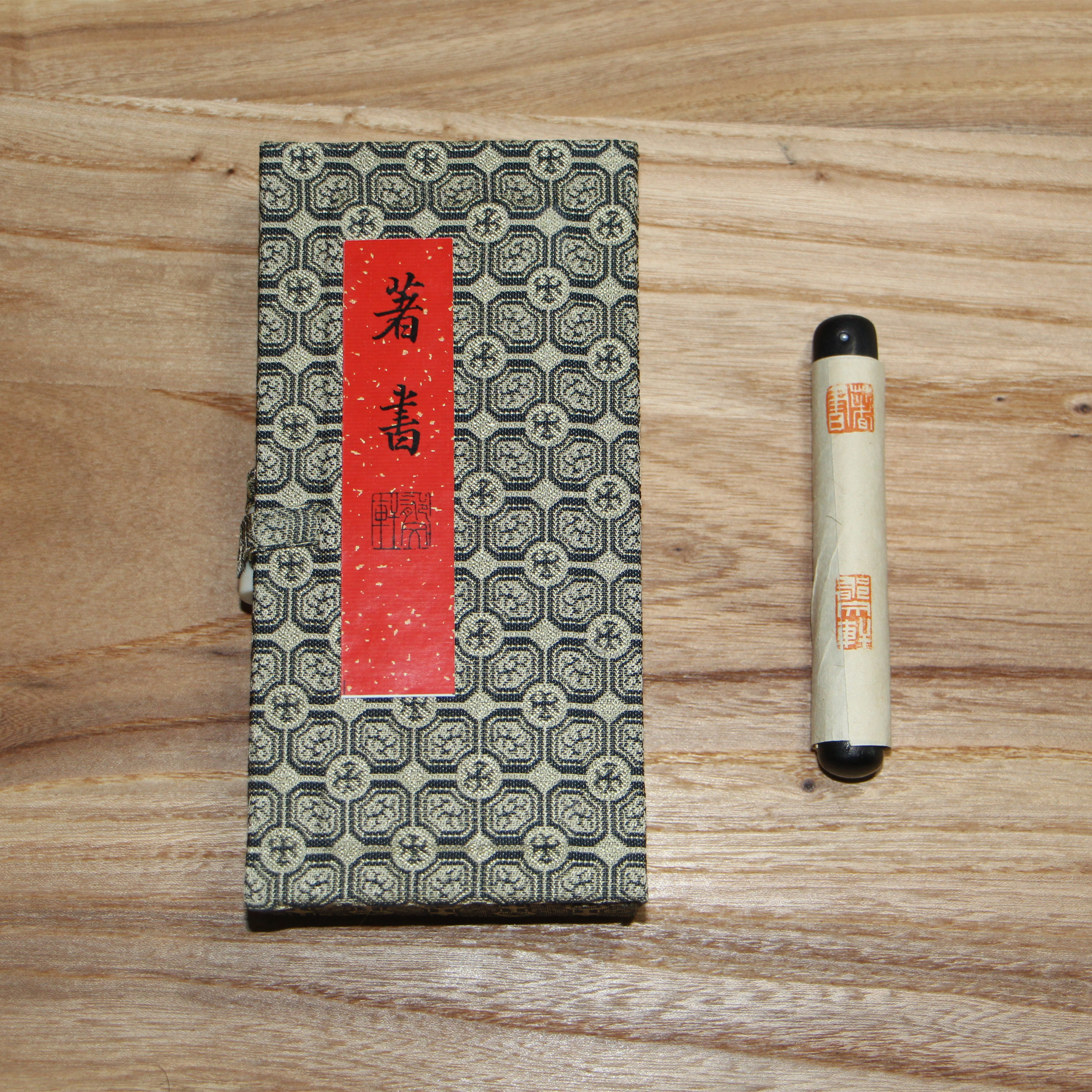 Yu Wenxuan wrote a book, the ancient method of lamp lamp oil smoke, deerskin glue, containing 26 kinds of Chinese herbal medicine, study ink block ink ingot