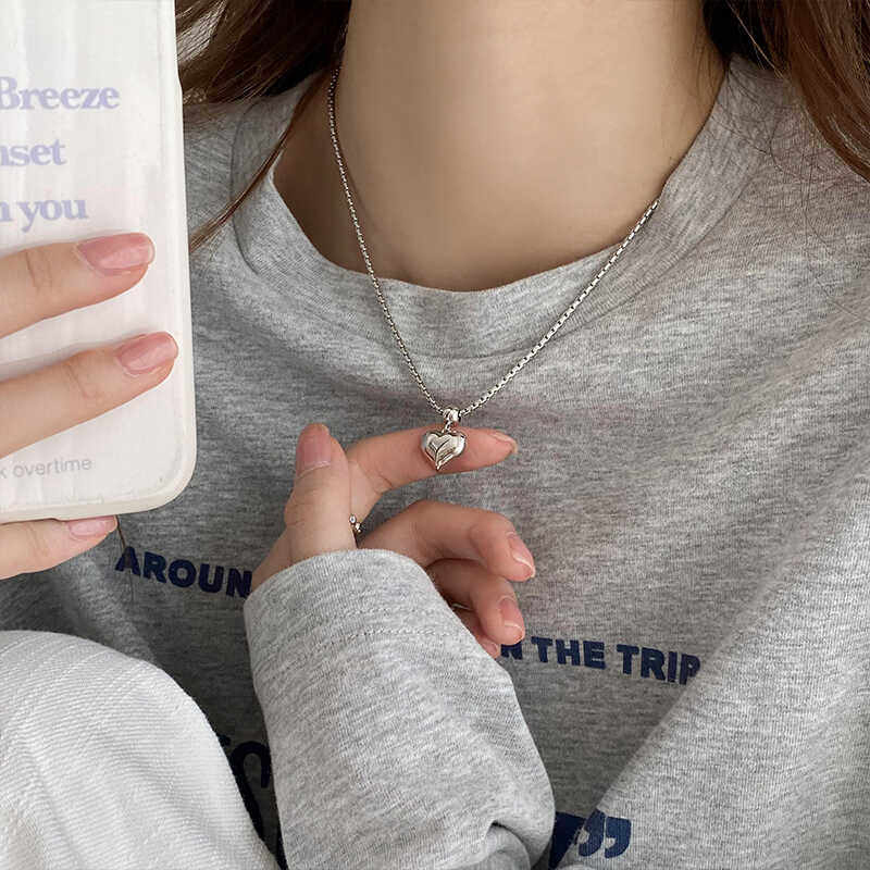 British [Designer] Misses Alx Minimalist Versatile Metal Heart Necklace with a Cool and Understated Style