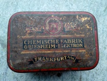 Imported iron box old iron equipment old objects ancient fun fidelity package old fidelity package old film and television props