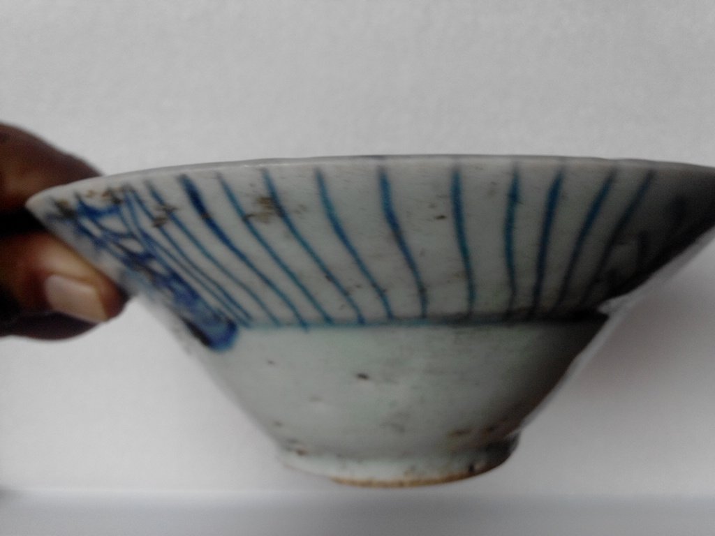 In the middle of the Qing Dynasty, hand-painted blue and white lingzhihua bowls, old porcelain collection, old antiques, antiques, miscellaneous Fidelity