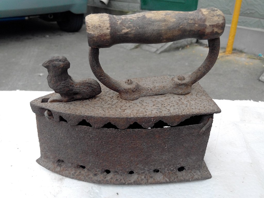 The Qing Dynasty Republic of China Old Simmering Fighting Old Iron Ware Ancient Play Miscellaneous Old Objects Iron Antique Shop Windows Showcase of Baozhen Bau