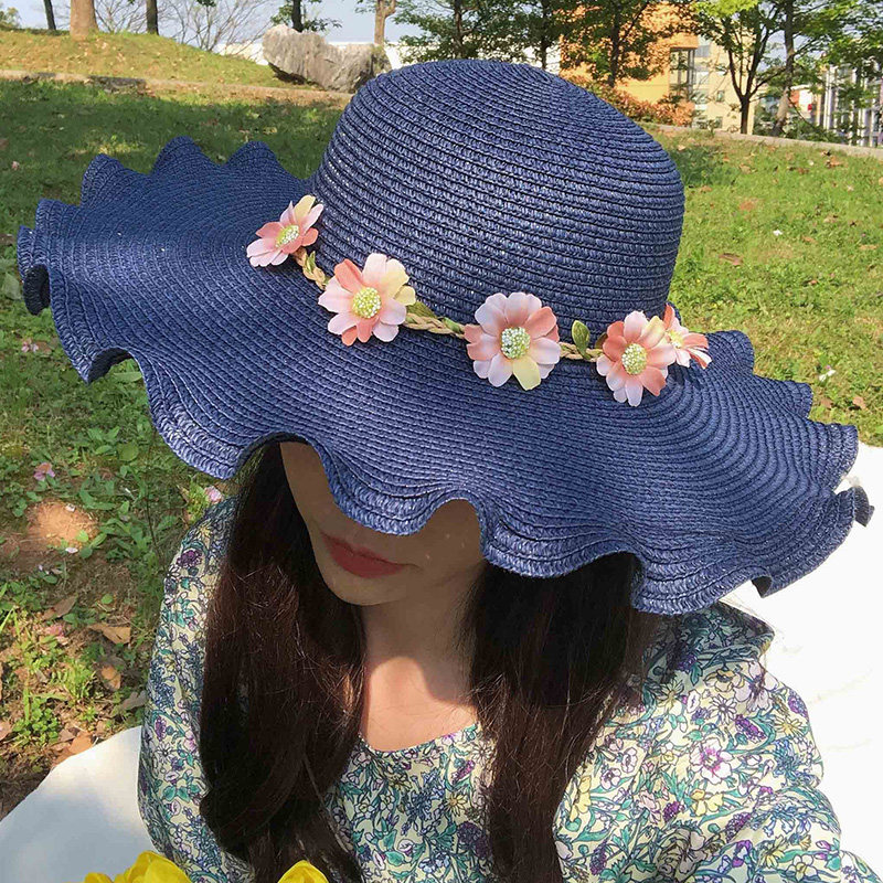 Straw Hat female summer shade hat Han edition fashion tide wreath wreath along the folding sun cap