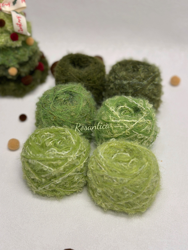 Christmas Forest-Style Green Fluffy Gradient Hand-Mixed Yarn