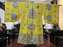 Taoist priests uniform is made of gold imitation handmade five-dragon Xiaotai robes Taoist high-gong robes robes and robes available in multiple colors.