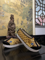 Suzhou embroidery pure handmade gold embroidery goldfish shoes high-gong shoes Taoist shoes color can be customized